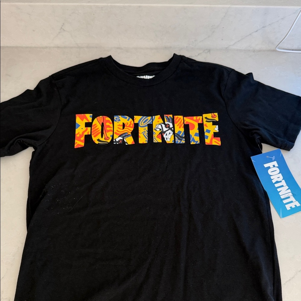 Boys sz Lg (fits like an 7/8) Black Fortnite Graphic T-Shirt